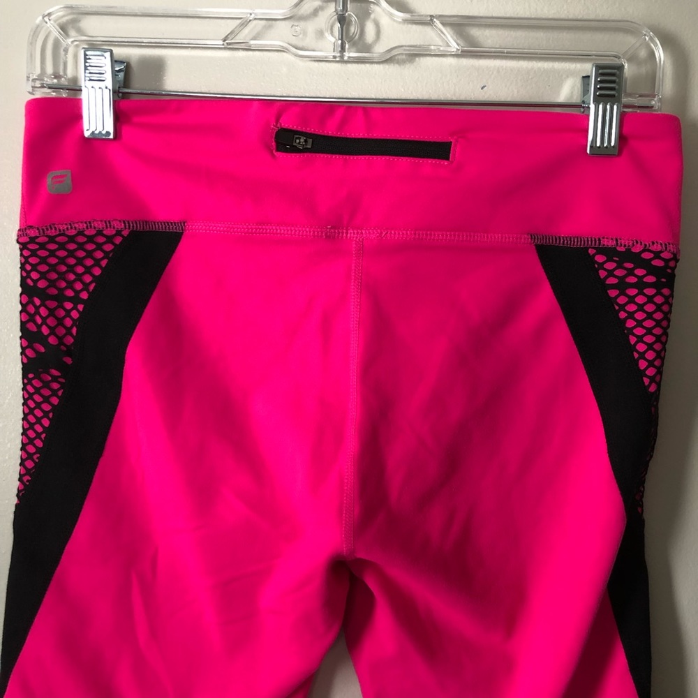 Fabletics Navassa Crop Leggings Magenta Mesh M - Picture 5 of 7